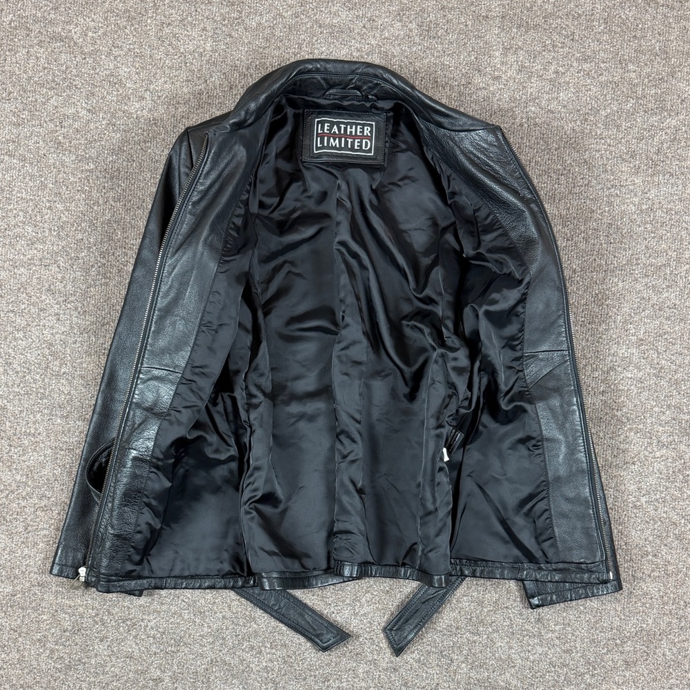 Black belted jacket - Picture 3 of 10